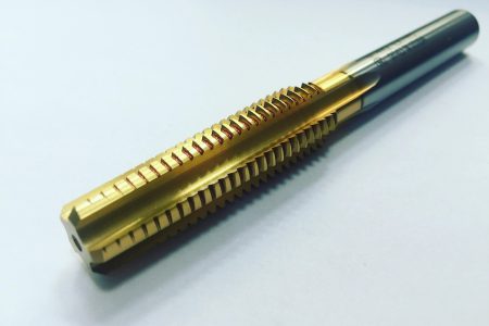 汽车零部件加工中，丝锥是用于加工内螺纹的关键刀具 邓经理