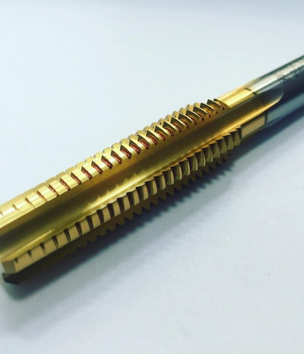 汽车零部件加工中，丝锥是用于加工内螺纹的关键刀具 邓经理